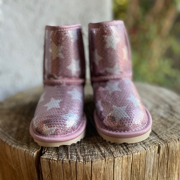 UGG Other - KIDS CLASSIC II SHORT SEQUENCE STARS